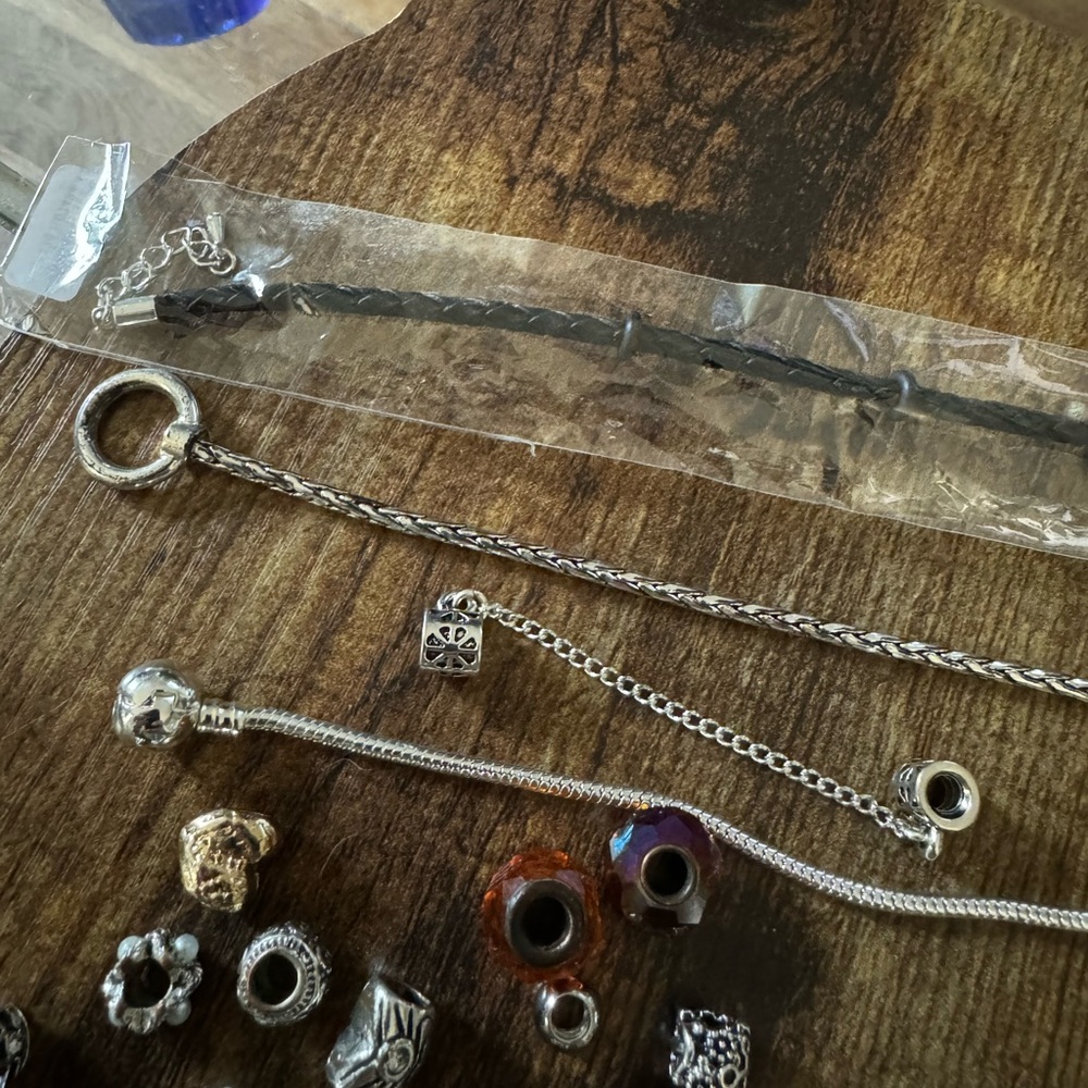 Bracelet with charms - Picture 10 of 14